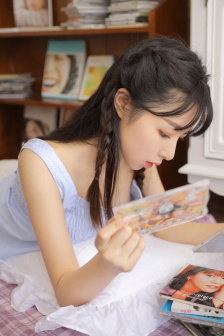 同桌摸着我下面